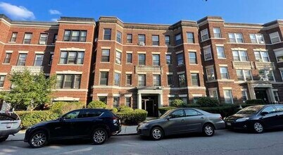 1408 Commonwealth Ave in Boston, MA - Foto de edificio - Building Photo