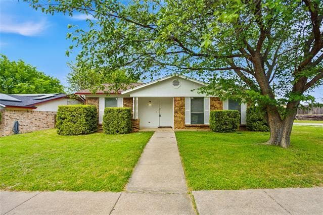 5900 Stardust Dr S in Watauga, TX - Building Photo - Building Photo