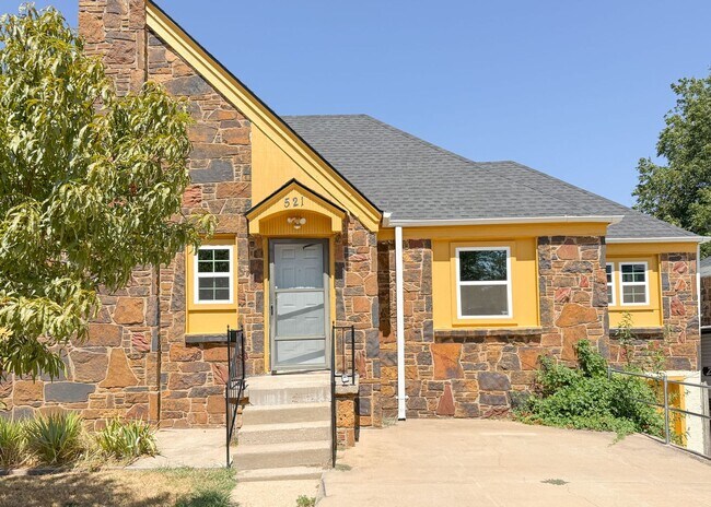 property at 521 SW 35th St