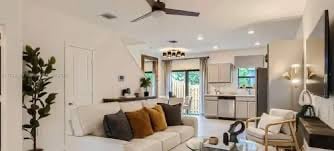 425 NE 1st Ave in Florida City, FL - Foto de edificio - Building Photo