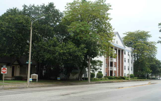 The Plantation Inn in St. Petersburg, FL - Building Photo - Building Photo