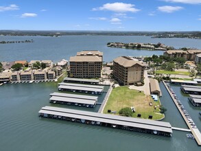 101 W Bank in Horseshoe Bay, TX - Foto de edificio - Building Photo