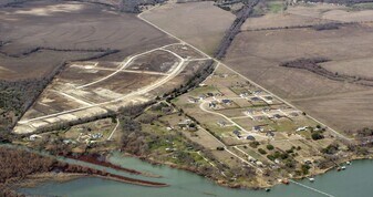 Old Italy Rd in Waxahachie, TX - Building Photo