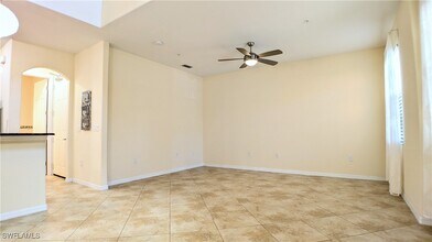 9067 Capistrano St N in Naples, FL - Foto de edificio - Building Photo