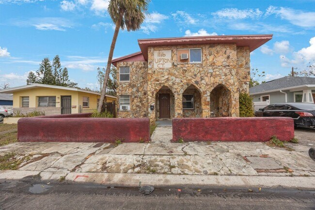 1116 Upton Ct S in St. Petersburg, FL - Building Photo - Building Photo