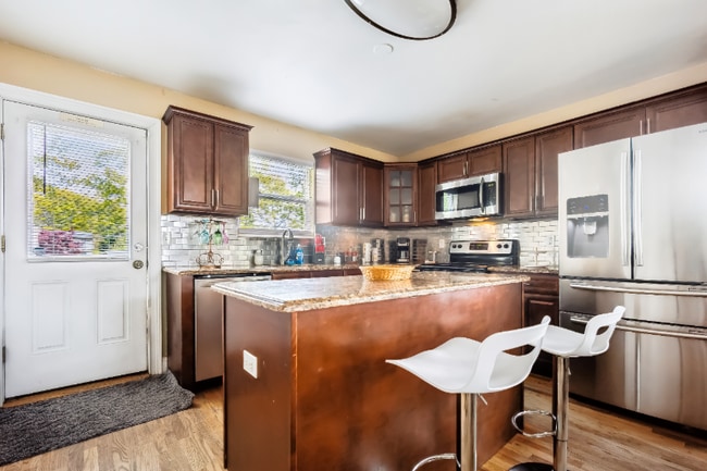23 Arpage Dr W in Shirley, NY - Building Photo - Building Photo