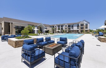 The Bower in Pflugerville, TX - Foto de edificio - Building Photo