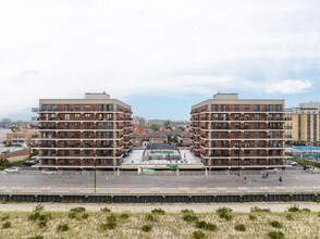 The Breakers in Long Beach, NY - Building Photo - Building Photo