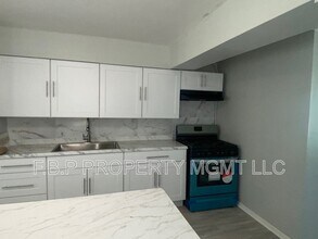 22805 Almond Ave in Eastpointe, MI - Building Photo - Building Photo