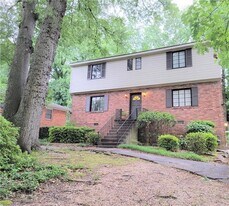1321 Stillwood Dr NE in Atlanta, GA - Building Photo