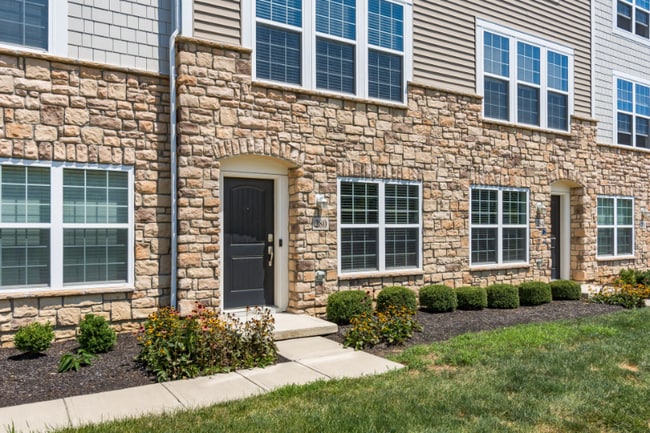 280 Autumn Ridge Cir in Pickerington, OH - Building Photo - Building Photo