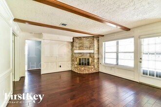 11715 Parkriver Dr in Houston, TX - Building Photo - Building Photo