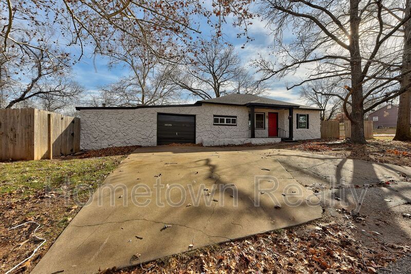 1103 N Louisa Ave in Shawnee, OK - Building Photo