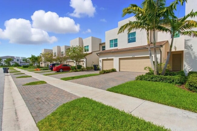 4874 Navali Dr in Wellington, FL - Building Photo - Building Photo