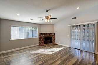 388 W Teague Ave in Fresno, CA - Building Photo - Building Photo