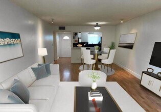 200 Waterway Dr S in Lantana, FL - Foto de edificio - Building Photo