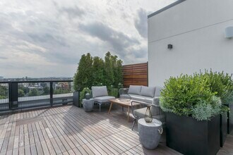 372 9th St in Jersey City, NJ - Building Photo - Building Photo