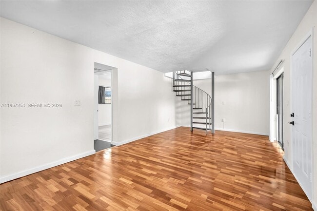 3265 Virginia St in Miami, FL - Foto de edificio - Building Photo