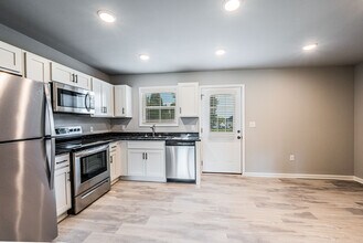 245 Whispering Hills Blvd in Bowling Green, KY - Building Photo - Building Photo