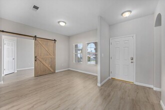 9809 Valerio Ct in Bakersfield, CA - Building Photo - Building Photo