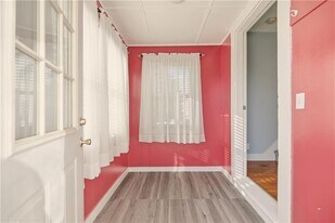 65 Maple Ave in Middletown, RI - Building Photo