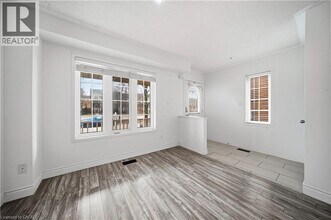 2502 Postmaster Dr in Oakville, ON - Building Photo - Building Photo