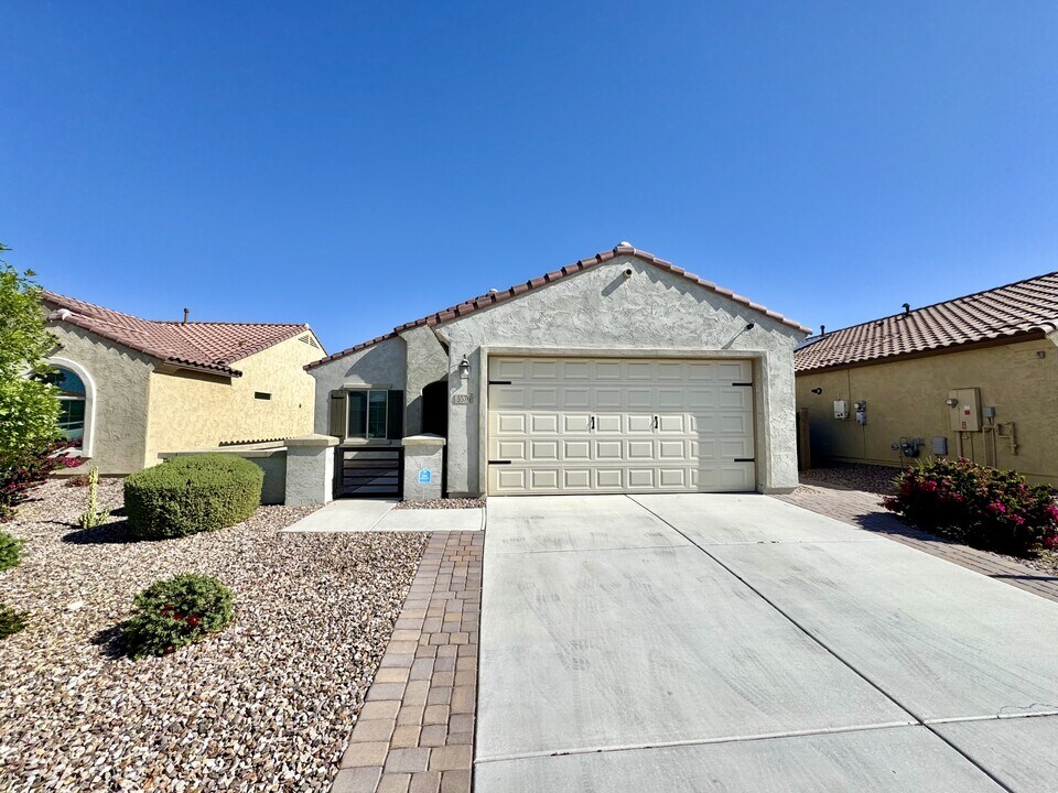 5576 W Heritage Way in Florence, AZ - Building Photo