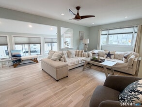 945 E Broadway in Milford, CT - Building Photo - Building Photo