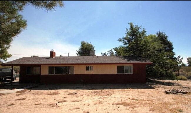 18515 Symeron Rd in Apple Valley, CA - Building Photo - Building Photo