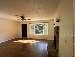 910 S 3rd St in Jacksonville, OR - Building Photo - Building Photo