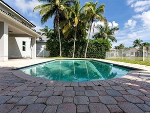 2538 Hunters Run Way in Weston, FL - Building Photo - Building Photo