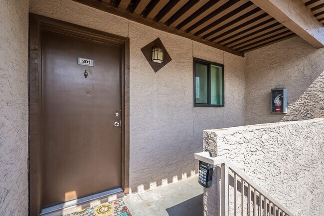 1065 W 1st St-Unit -201 in Tempe, AZ - Building Photo - Building Photo