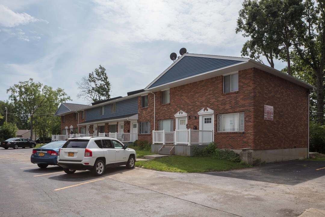 Denrose Townhomes in Amherst, NY - Building Photo