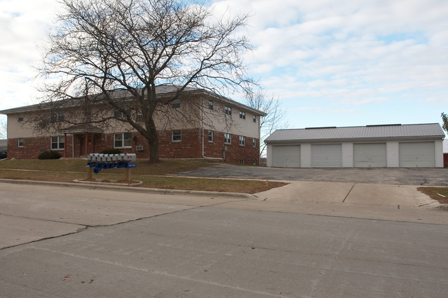 2024 Green Tree Rd in West Bend, WI - Building Photo - Building Photo