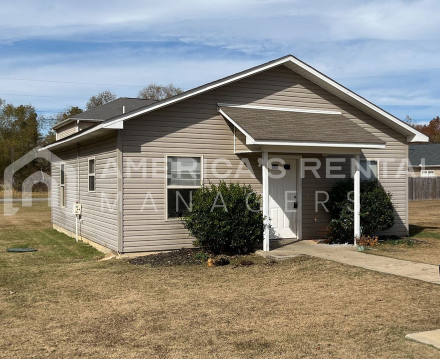 11 Jacob Ln in Lincoln, AL - Building Photo