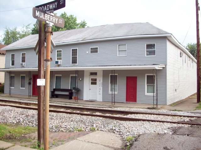 220 Broadway St in Ravenswood, WV - Building Photo