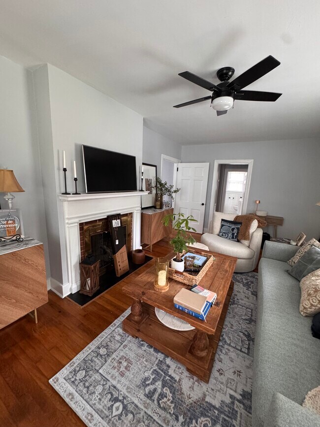 111 Matoaka Ct, Unit Apt A in Williamsburg, VA - Building Photo - Building Photo