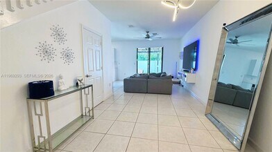 3264 W 100th Terrace in Hialeah, FL - Building Photo - Building Photo