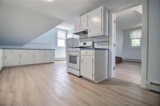 143 Tower St in Westerly, RI - Building Photo - Building Photo