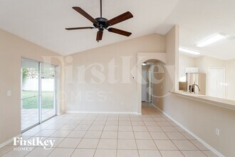 2418 Peace Cir in Kissimmee, FL - Foto de edificio - Building Photo