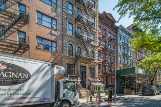 109 Saint Marks Pl in New York, NY - Building Photo - Building Photo