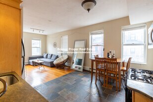 480 Shawmut Ave, Unit 4B in Boston, MA - Building Photo