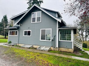 310 Scott Hill Rd in Woodland, WA - Building Photo - Building Photo