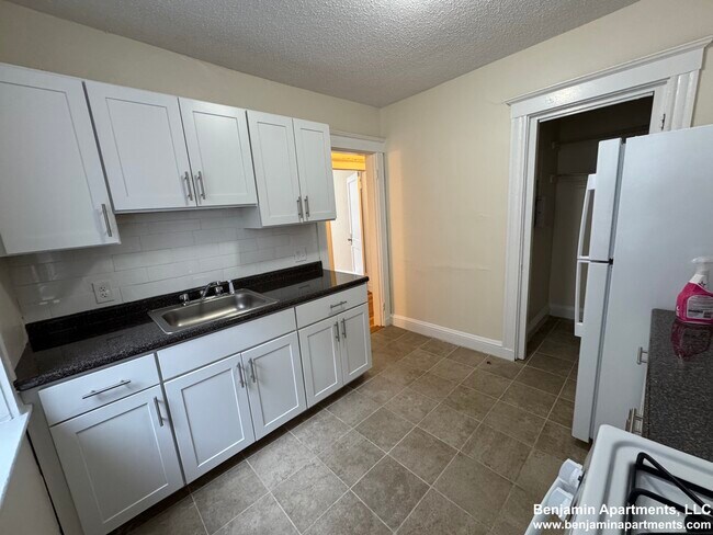 5 Barrows St, Unit 4a in Boston, MA - Foto de edificio - Building Photo