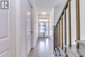 1365 William Halton Pkwy in Oakville, ON - Building Photo - Building Photo