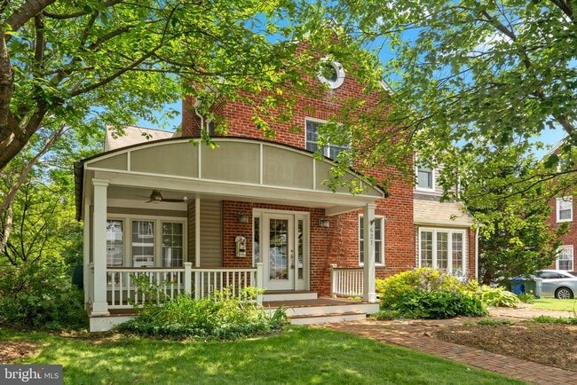 property at 621 S Taylor St