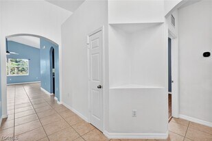 8278 Sumner Ave in Ft. Myers, FL - Building Photo