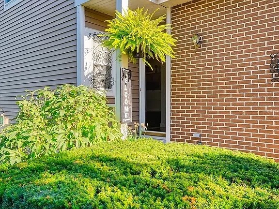 8 Grandview Ct in Algonquin, IL - Foto de edificio - Building Photo
