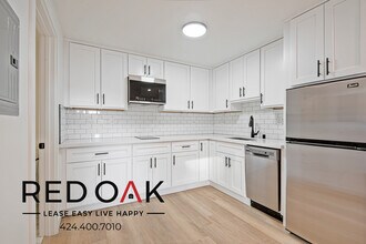 8555 Independence Ave in Los Angeles, CA - Building Photo - Building Photo