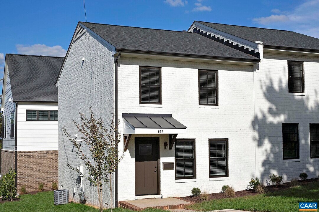 917 Belmont Ave in Charlottesville, VA - Foto de edificio